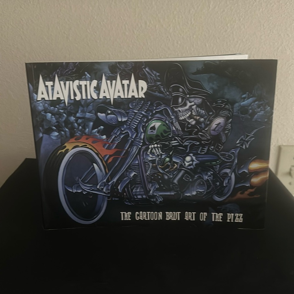 Pizz
Atavistic Avatar: the Cartoon Brut Art of the Pizz ( paperback)